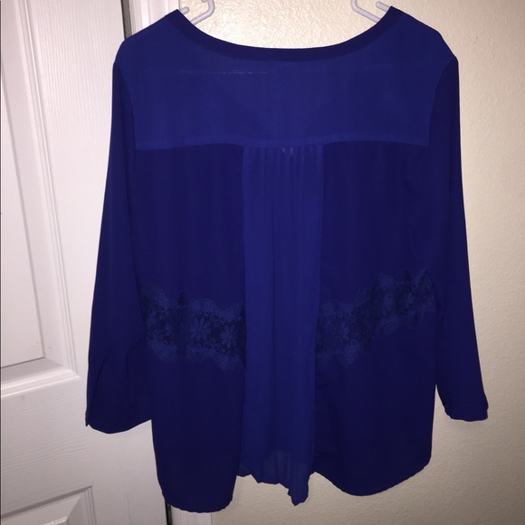 Quarter Button Top - Picture 3 of 3